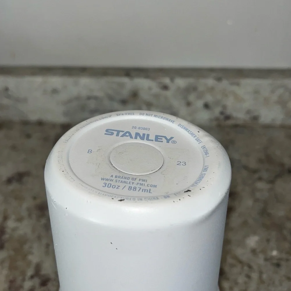 Stanley 30oz  IceFlow Tumbler (Dent on Bottom) Travel Tumbler - Picture 3 of 7